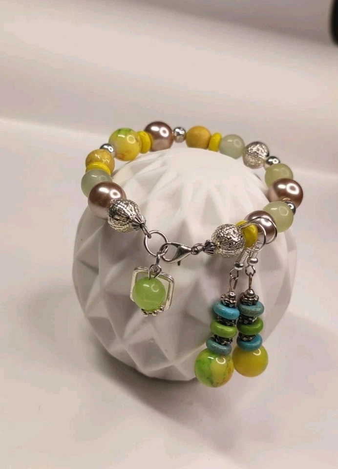 Pendientes Gancho Plata Artesanales Piedra Blanca Cuentas y Conchas Foto 3 de 4