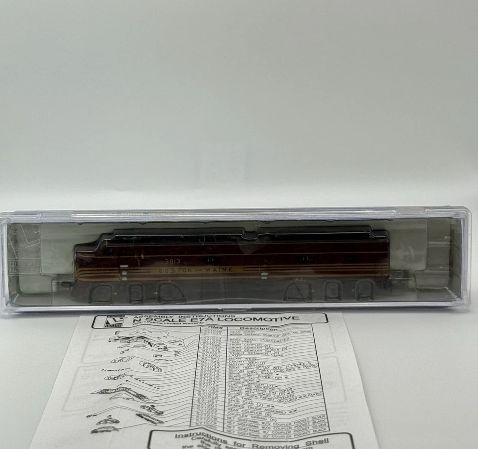 RARE NIB N LIFE LIKE 7002 E7A Locomotive Boston & Maine #3813 Burgundy-Red/ Gold - Image 2 of 4