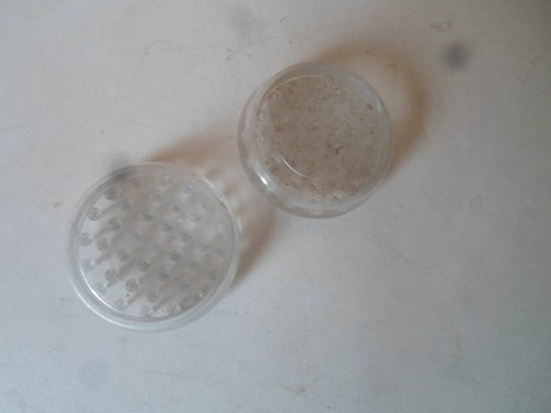Pack de 4 tazas de plástico duro transparente con clavos protectores de alfombras de 6 cm u 8 cm - Imagen 2 de 21