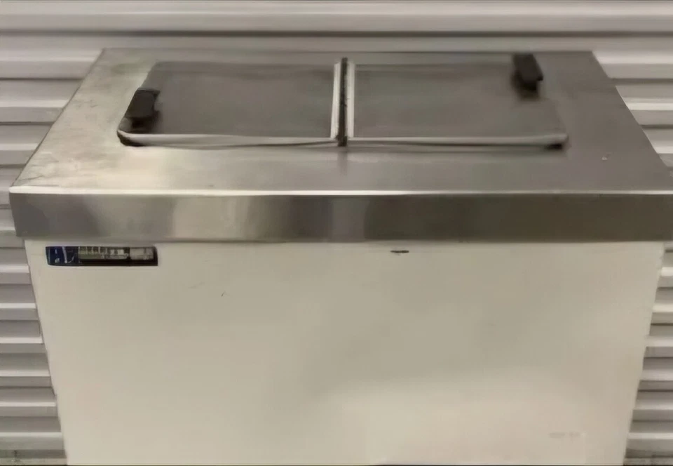 Gabinete de inmersión Master-Bilt DC-2S 32" tapa abatible congelador de helados Foto 3 de 4