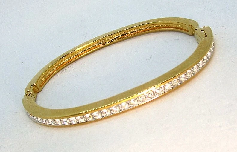 Oval hinged shop bangle
