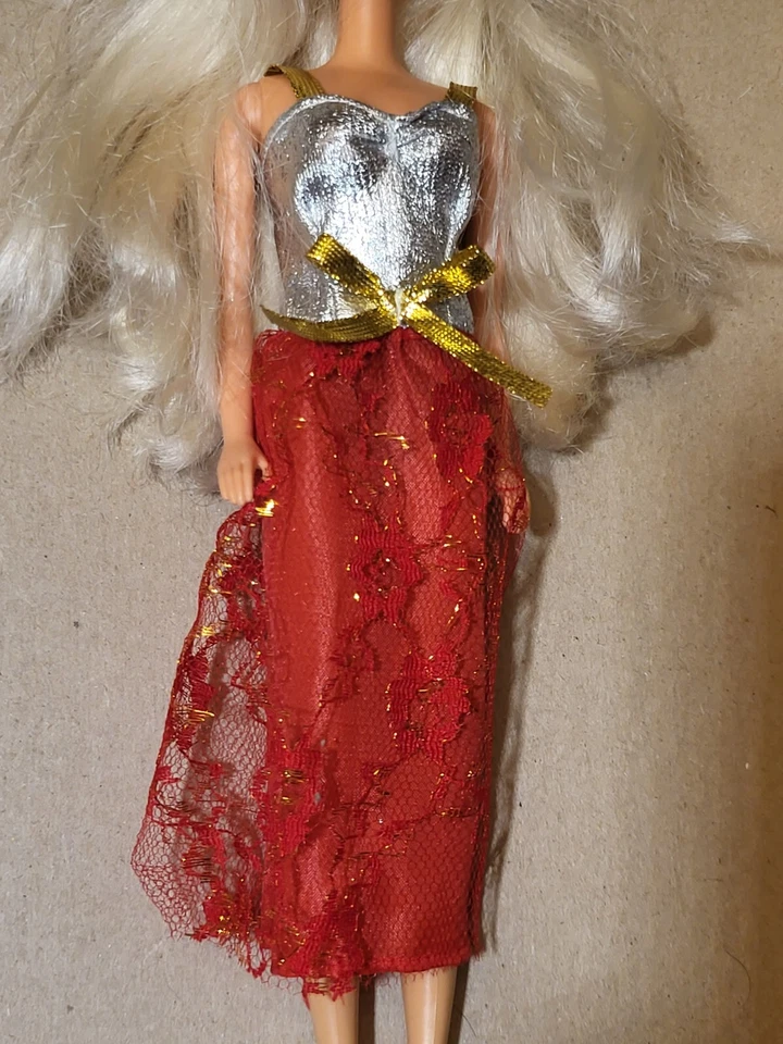 Barbie Muñeca Rubia San Valentín Estilo Navidad Vestido Años 90 2000 C149 Foto 2 de 4