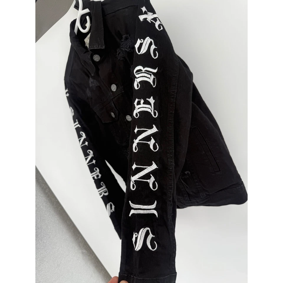 Conjunto de chaqueta y jeans denim negros FWRD DENIM desgastados rasgados "SINNERS SAINTS" Foto 3 de 4