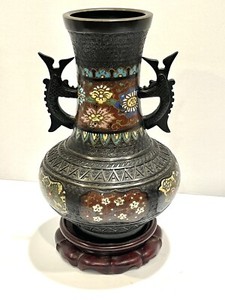 OUTSTANDING ANTIQUE JAPANESE BRONZE AND ENAMEL VASE. 