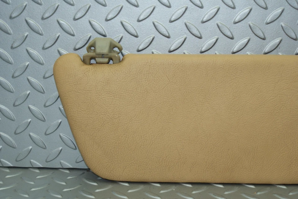 Parasol beige lado derecho del conductor ♙��3166� Mercedes-Benz W115 220D Foto 3 de 4