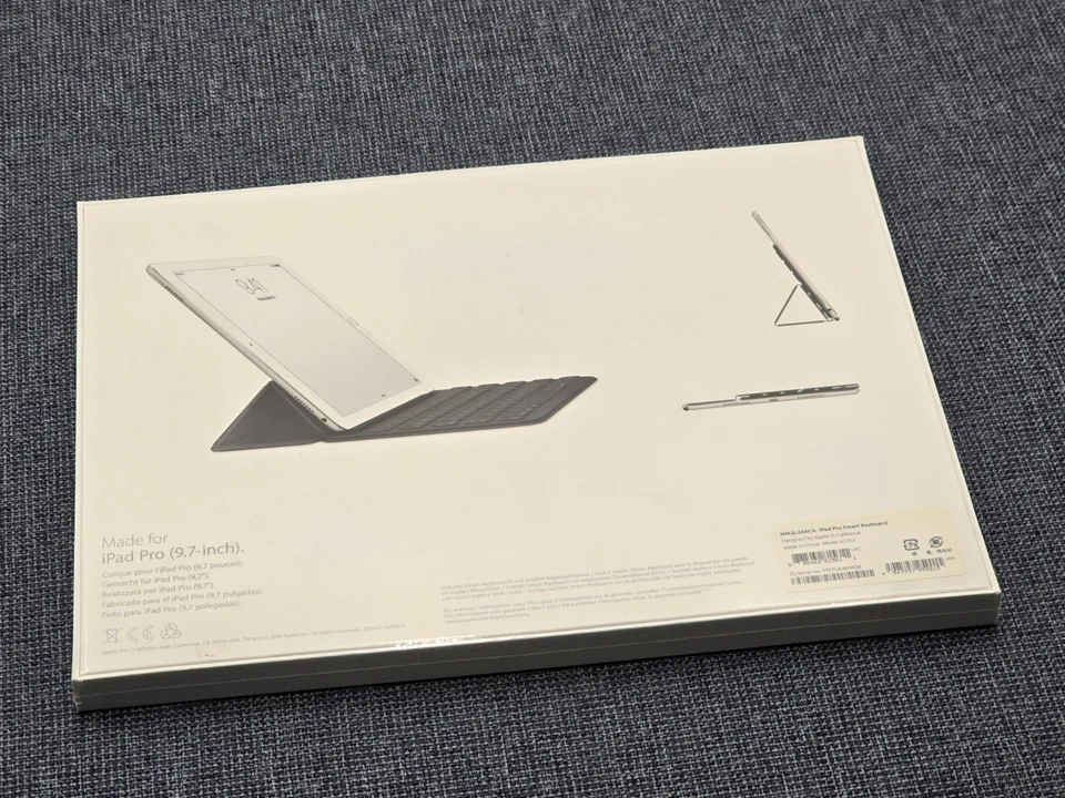 Apple Smart Keyboard Folio Cover Case for iPad Pro 9.7" 1st/2nd Gen (MM2L2AM/A) - Image 4 of 4