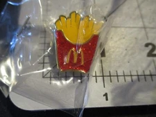 MCDONALDS Glitter French Fries PIN badge button lapel fast food burger big mac G