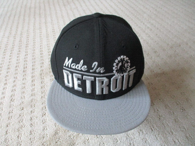 In perfect condition Detroit hat Fitted Detroit Tigers Hat NEW ERA Authentic Great Condition  main image 3