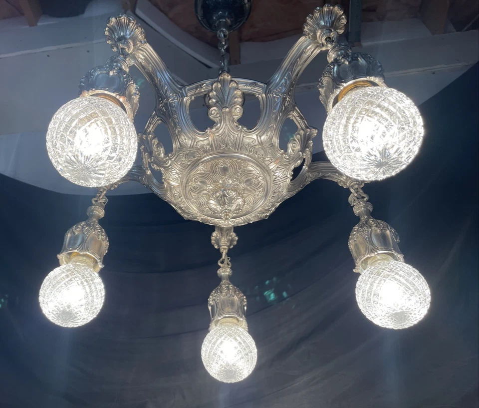 RESTAURADO Antiguo De Colección Art Deco Araña Ornamentada Hollywood Regency 5 Brazos Níquel Foto 2 de 4