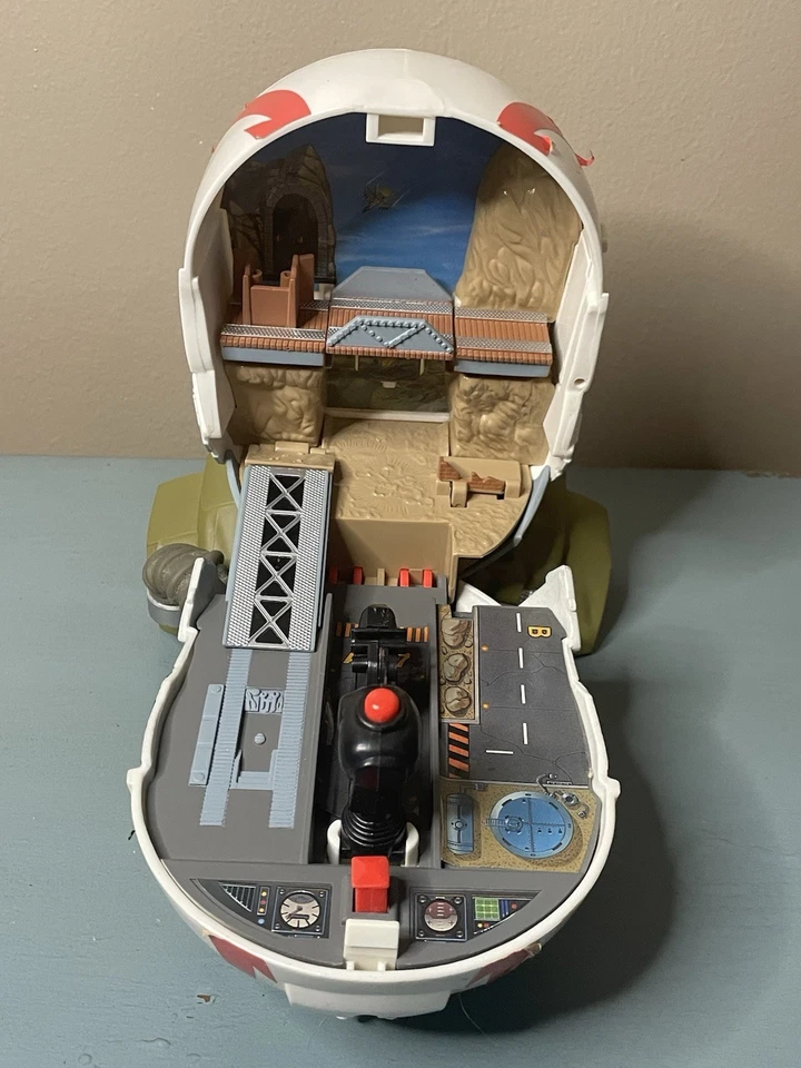 1997 Galoob Micro Machines Top Gun Jet Fighter Pilot Playset - Incomplete - Image 2 of 3