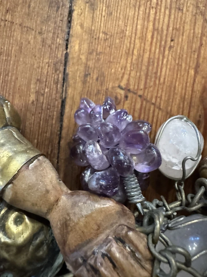 Antigua joyería esclava brasileña Penca de Balangandan 14 dijes de latón y piedra Foto 3 de 4