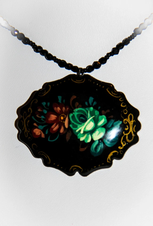 Collar ruso pintado a mano negro "rosa verde esmeralda" Foto 3 de 4