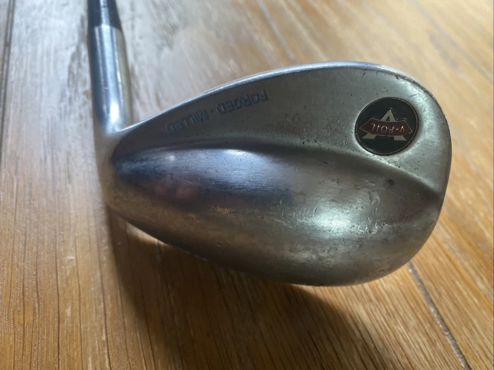 MacGregor EZ Out lámina en V forjada 56* cuña de arena derecha TT DG acero rígido (R3497) Foto 4 de 4