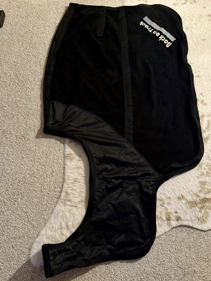 Sábana de ejercicio de lana Back On Track en negro, tamaño caballo (78”) Foto 4 de 4