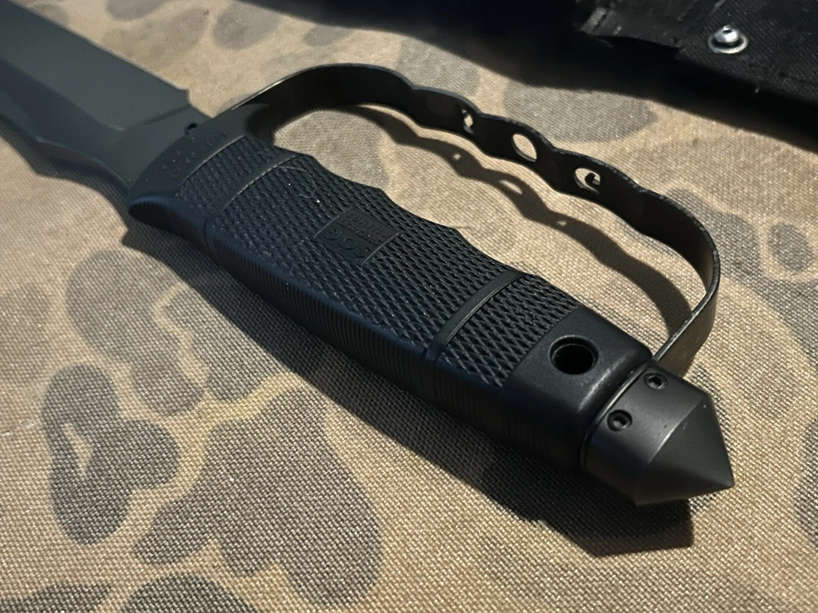SOG Tiger Shark Elite RARE  D guard Bowie EXC condition With sheath image 5