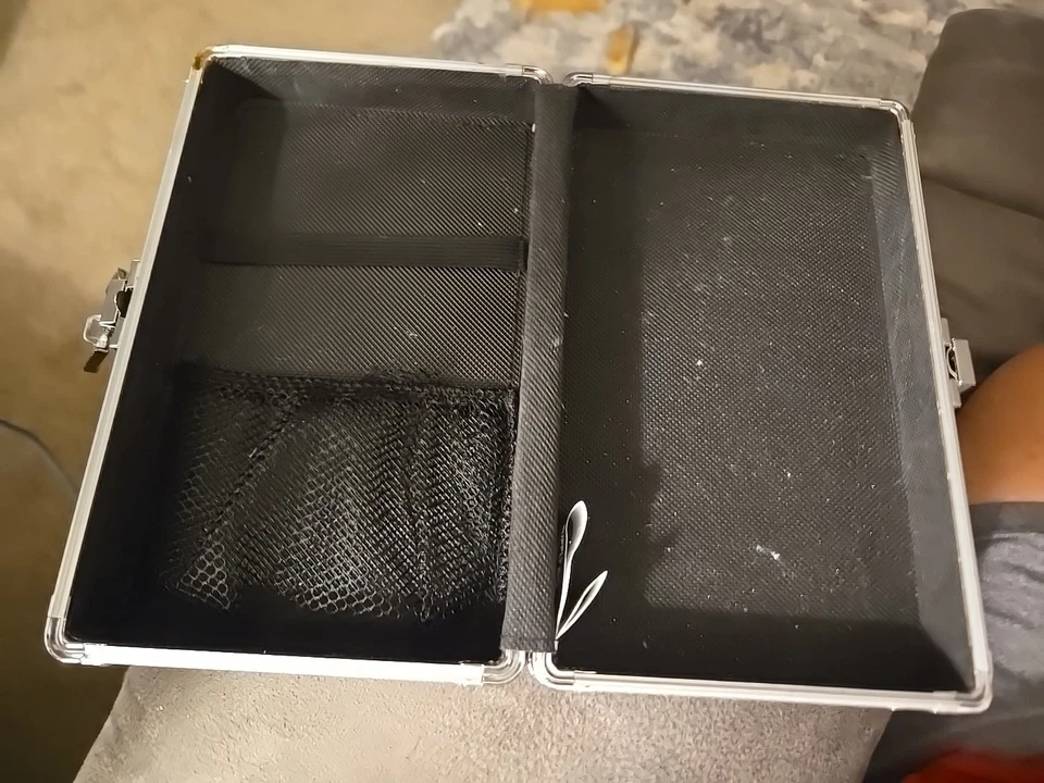 Caja de bloqueo pequeña VAULTZ Mario Kart Mario vs Bowser estuche de lápices en relieve sin llave Foto 3 de 3