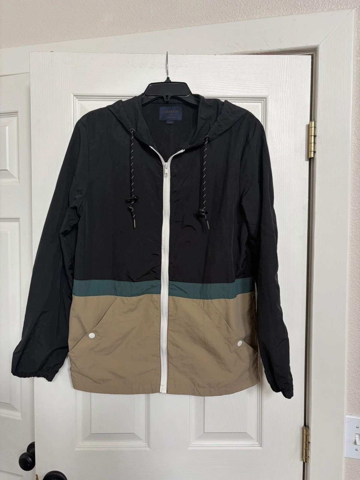 Nomad Black Pine Khaki Versailles rain jacket Men’s Small