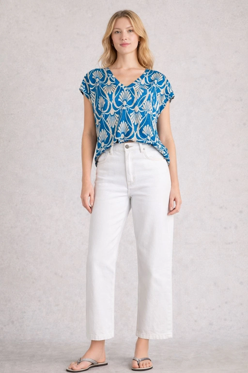 Womens White Stuff Blue Iris Linen T-Shirt Blue V-Neck Short Sleeve Summer
Opens in a new window or