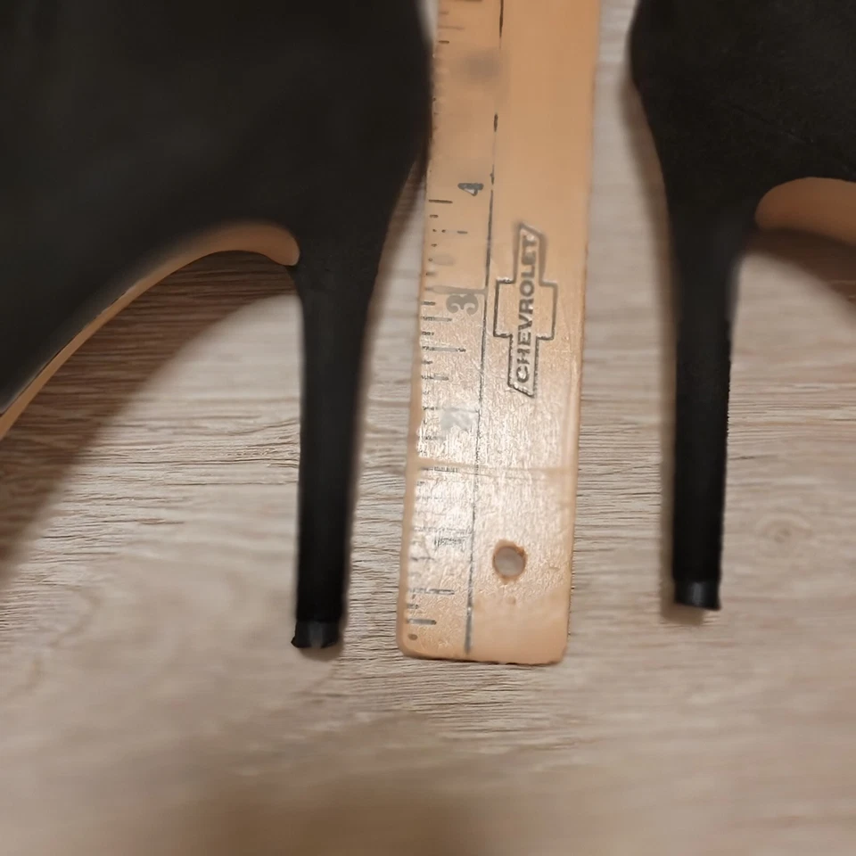 Bota Jessica Simpson Ladee preta camurça acima do joelho salto agulha pontudo 8,5M - Imagem 2 de 4