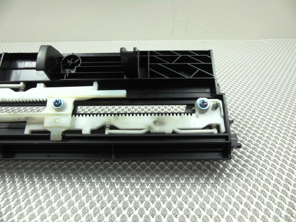 Canon PIXMA iP2702 Inkjet Photo Printer with Paper Guide Input Tray
