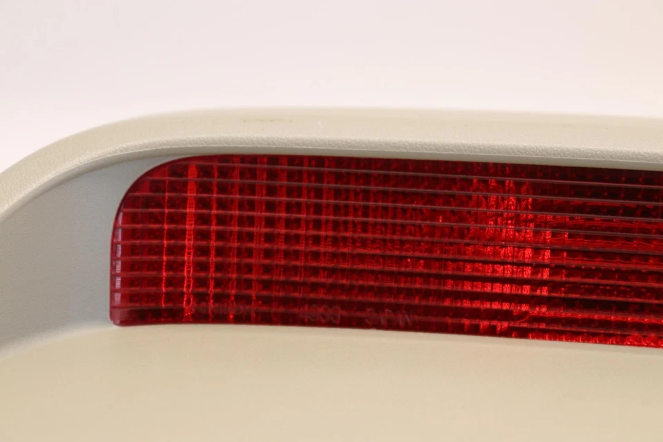 Infiniti Q45 2002-2004 montaje alto trasero tercera tercera luz de freno lámpara OEM Foto 2 de 4