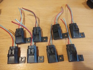  8-Delphi Weatherproof Fuse Holders And Fuses 10amp