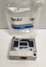 NEW OLD STOCK! SMC 3/8" 3-PORT SOLENOID VALVE SUB-PLATE VP500-202-2T
