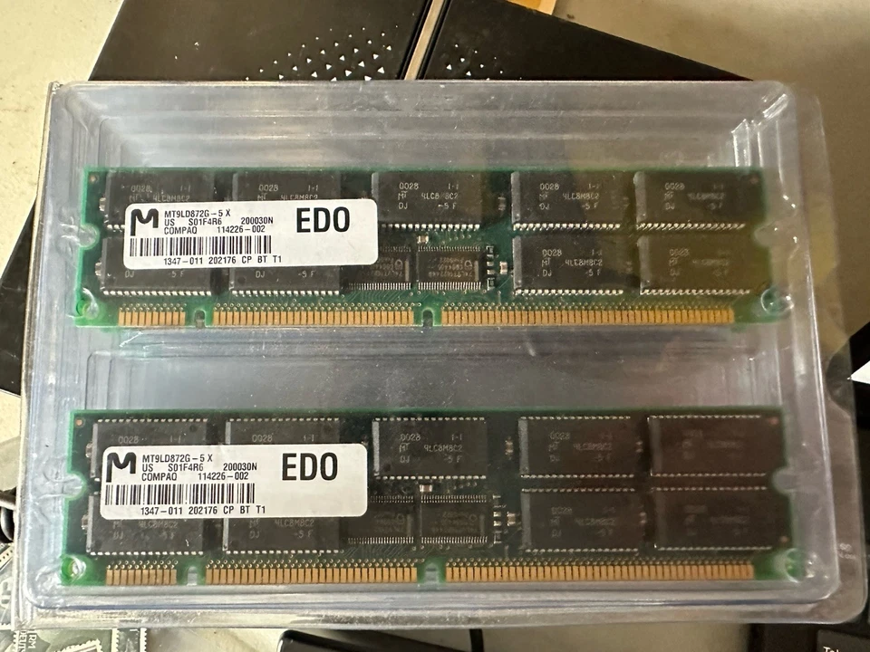 Lote de 34 Compaq 114226-002, 64MB 168p 50ns Buffered EDO DIMM MT9LD872G-5X Foto 3 de 3