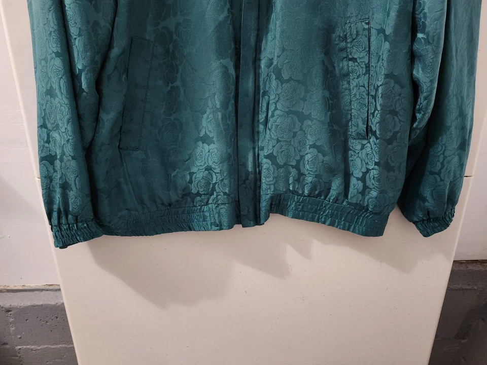 Chaqueta FUDA International Mujer XL Verde Bombardero Cuello Cremallera Seda Floral Rosa De Colección Foto 2 de 4