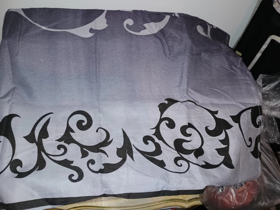 Edredom reversível tamanho duplo cinza e branco e lençóis de design cinza e preto - Imagem 4 de 4