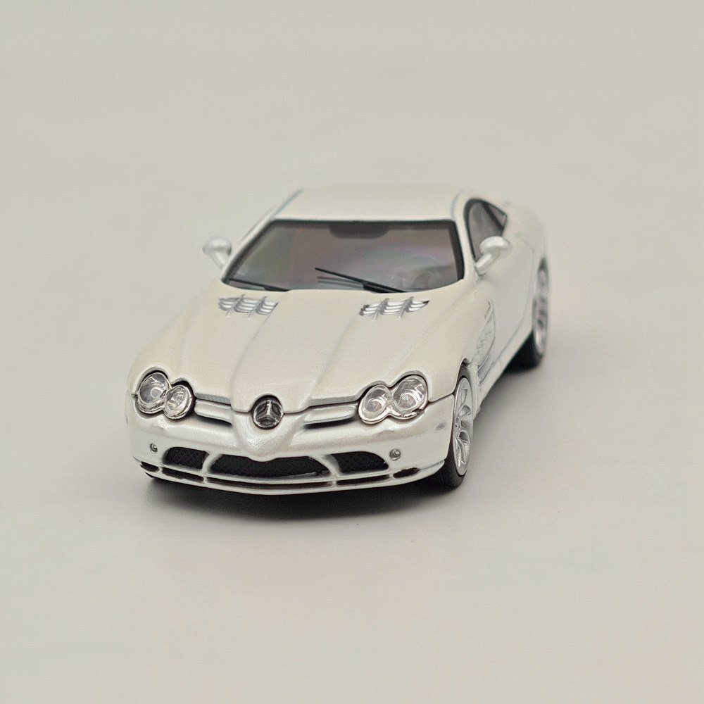 1:64 STREET WARRIOR Mercedes SLR McLaren White Diecast Model