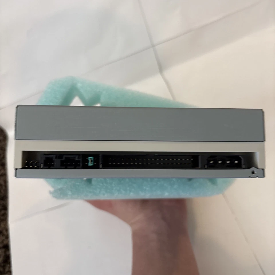 AOPEN IDE Internal 52X CD-ROM Drive - Beige - CD-952E/AKH (untested) - Image 3 of 3