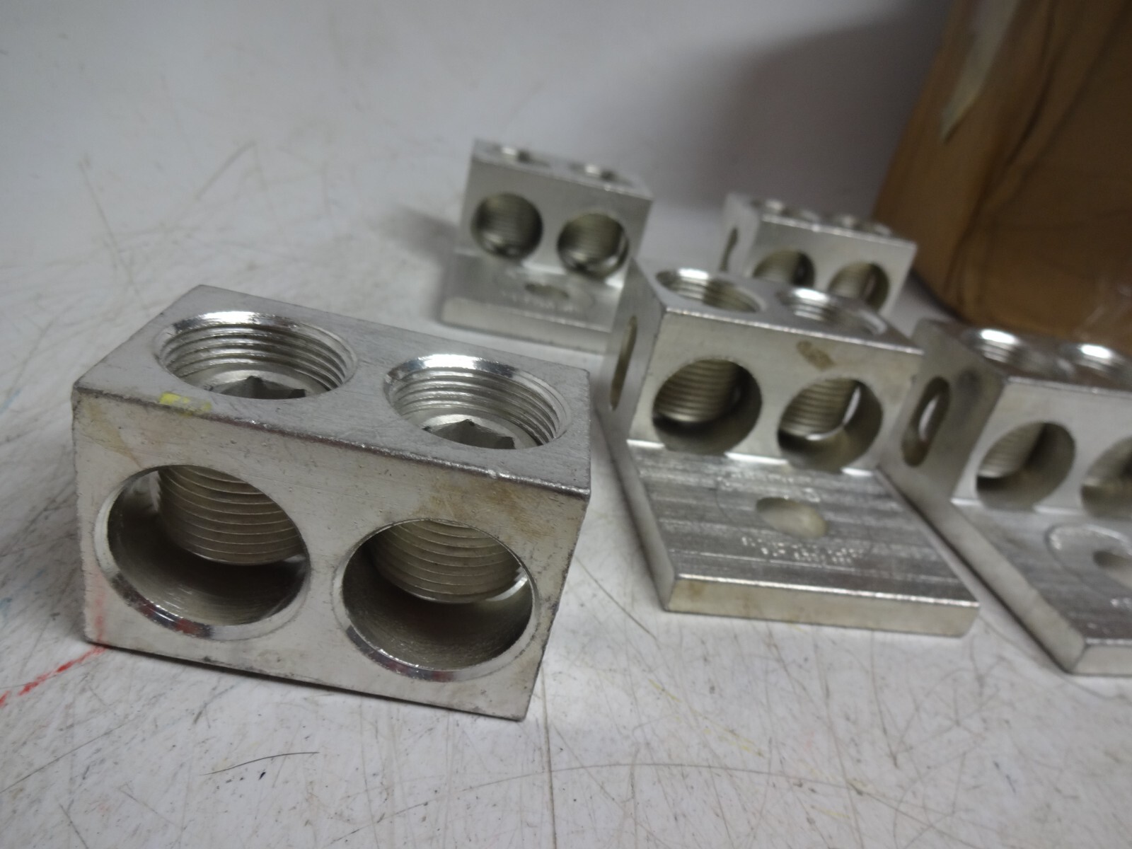 Lot of 5 Ilsco D3785 Mechanical Lug 600kcmil-1/0 AL9CU