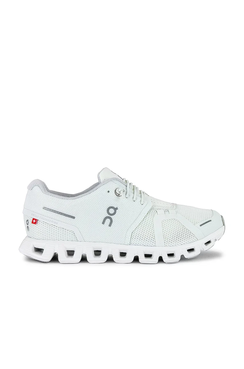 On cloud deals shoes white