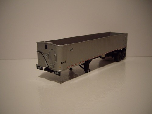 FIRST GEAR 1/50 BLACK, SILVER MACK GRANITE MP DAY CAB WITH SILVER EAST END DUMP - Picture 12 of 12