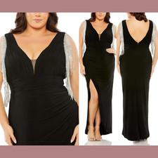 NWT 598 Mac Duggal PLUS 24W Fringe Detail on Shoulder V Neck Gown Black Q647