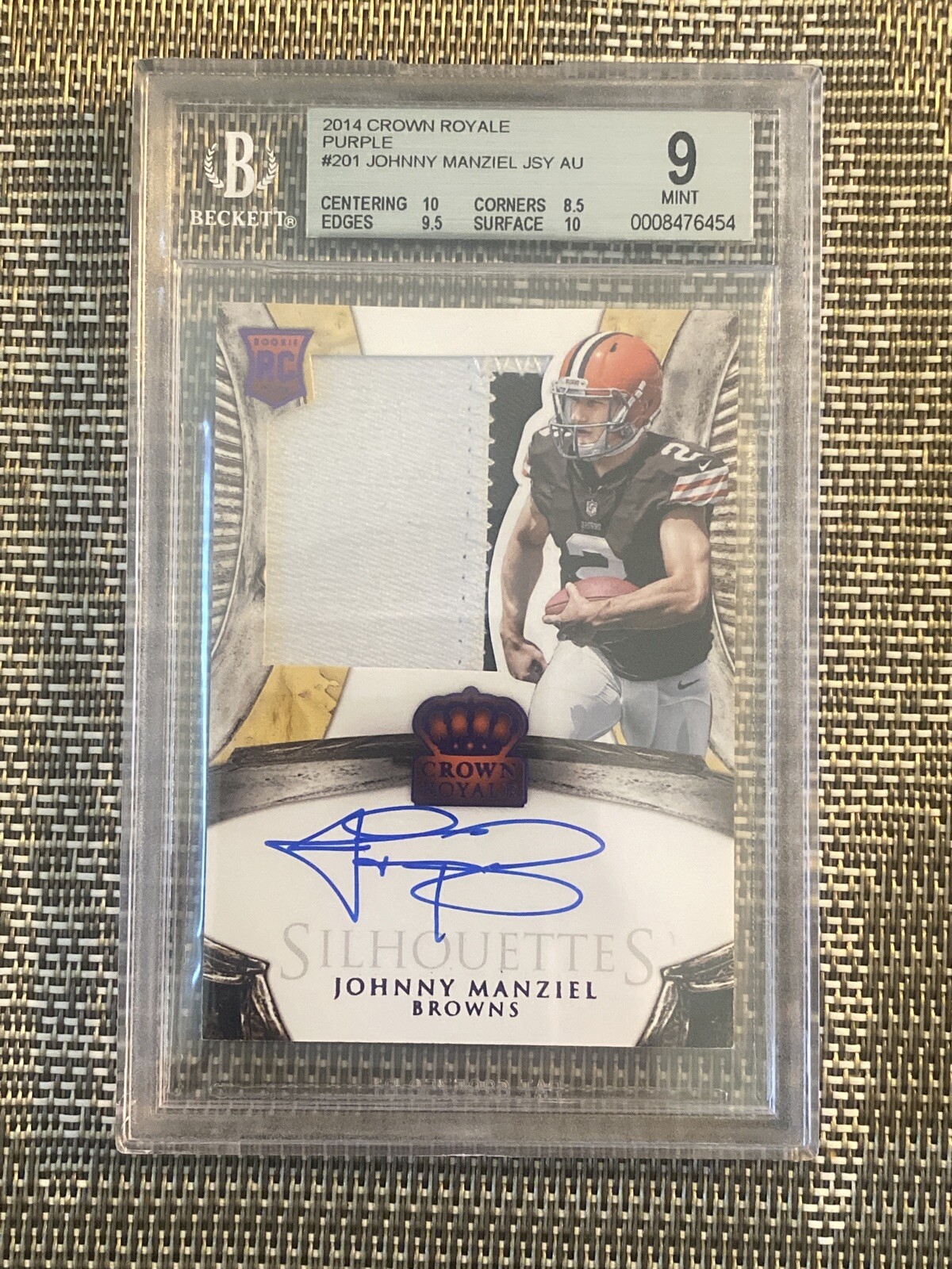 Johnny Manziel Cleveland Browns 2014 CROWN ROYALE PURPLE ROOKIE JERSEY AUTO 24/25 BGS 9 AUTO 10 