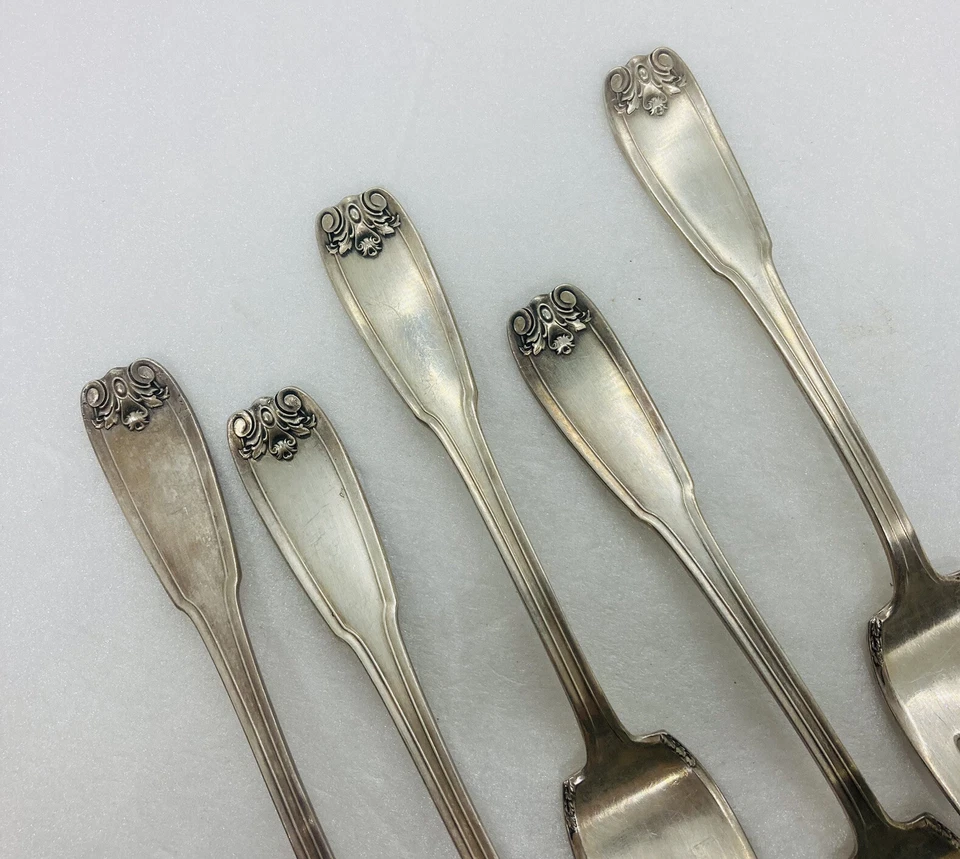 Vintage WM Rogers Pat 12 Serving Forks Silverplated Blossom Handle Flatware 29 - Image 2 of 4