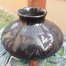 Mata Ortiz Mexican Barro Negro Clay Pottery Vase. By Tomasa Mora.
