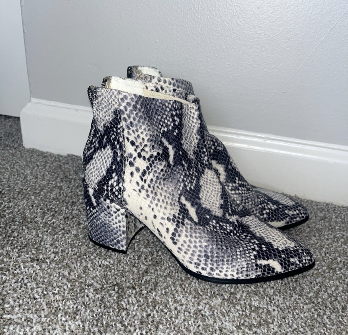 Steve Madden Jillian Snakeskin Ankle Boots Women's Size 8.5