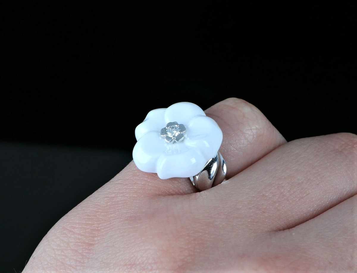 $3,900 Chanel Camelia Galbe 18K White Gold Diamond White Ceramic