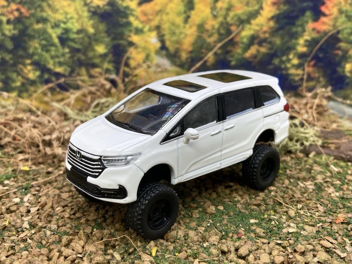 Honda Odyssey Lifted 4x4 Minivan 1/64 Scale Massdi Diecast Custom