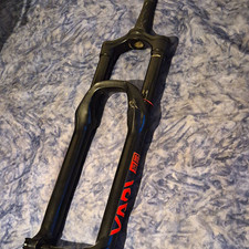 RockShox Yari 27.5in 170mm DebonAir Boost 15x110 Tapered Fork Black