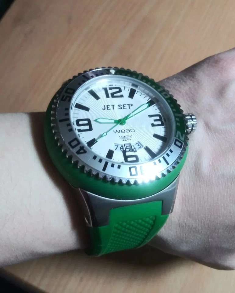 Reloj Jet Set - Banda Silicona Verde Buzos - Día y Fecha Foto 3 de 4