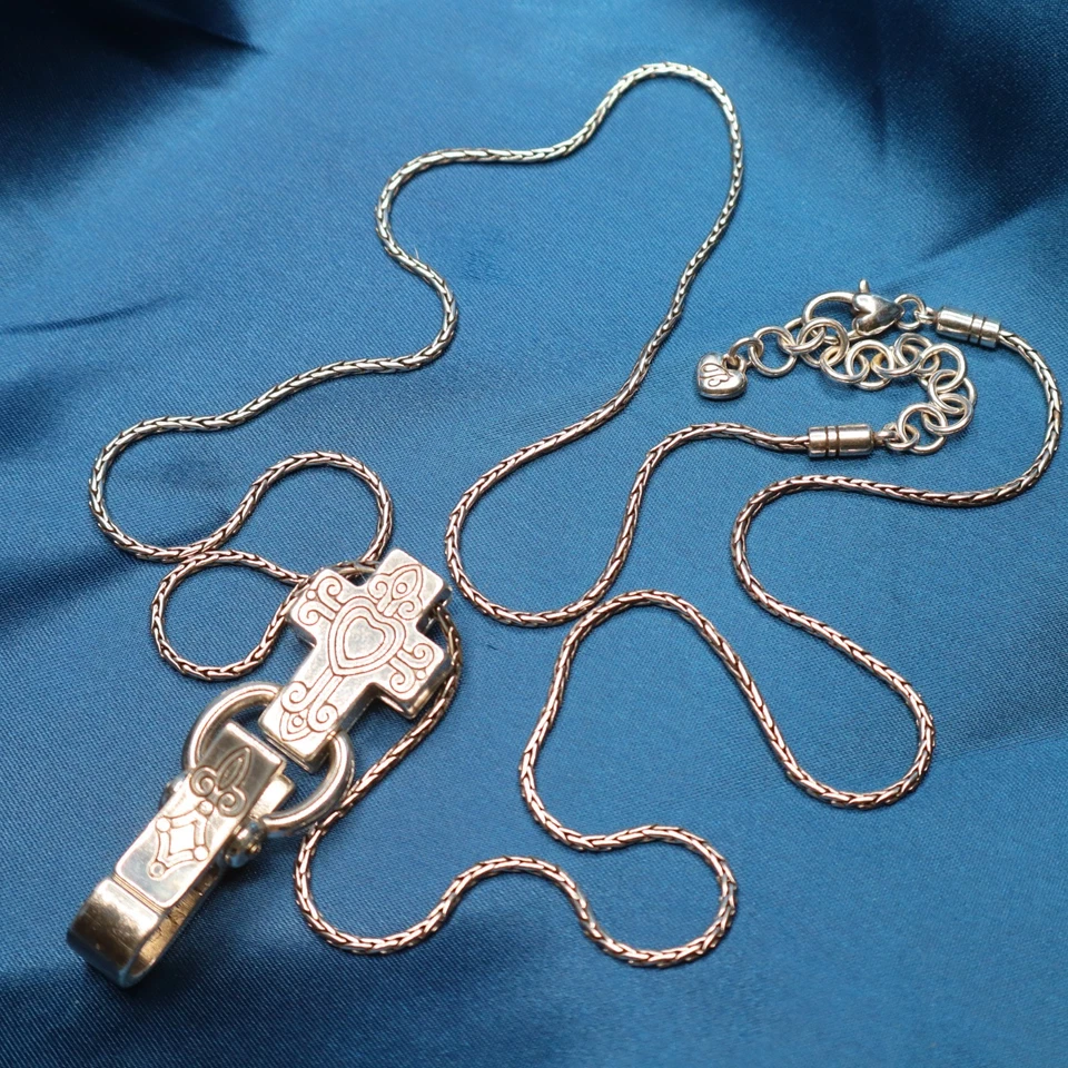 Brighton Cruz Corazón Cordón Collar Identificación Insignia Soporte Tono Plata Dos Tonos Mujeres Foto 4 de 4