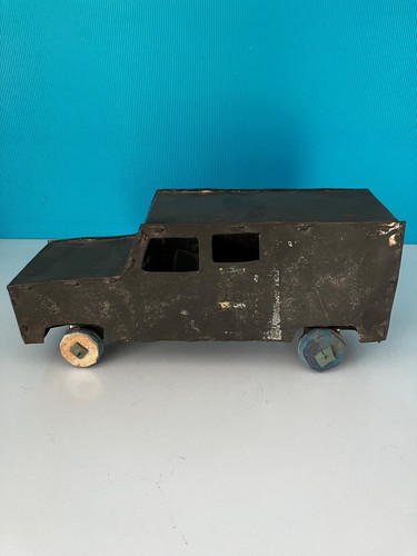 Vintage African Folk Art Tin Toy Trucks- Defender and Delivery Truck - Picture 8 of 12