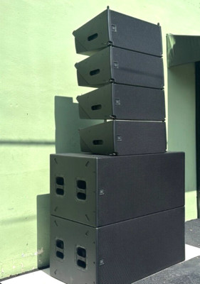 (4)JBL SRX910LA Dual 10'' Powered Line Array Loudspeaker W/(2)SRX928S Subs (THS)
