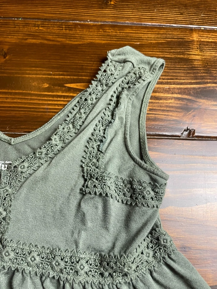 Camiseta sin mangas Mudd, para mujer talla mediana, verde, encaje, recortada Foto 3 de 4