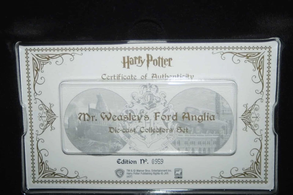Corgi Harry Potter "Ron Weasley's Ford Anglia set" Ref HPT0434004 - Image 3 of 4