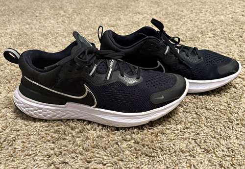 Nike React Miler Men's Black/White Lace-Up Low Top Sneakers Rubber Outsole